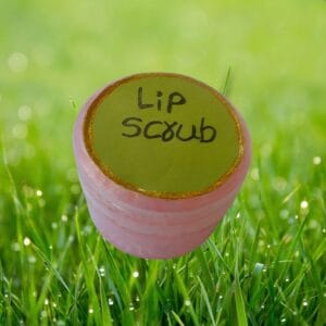 Lip scrub